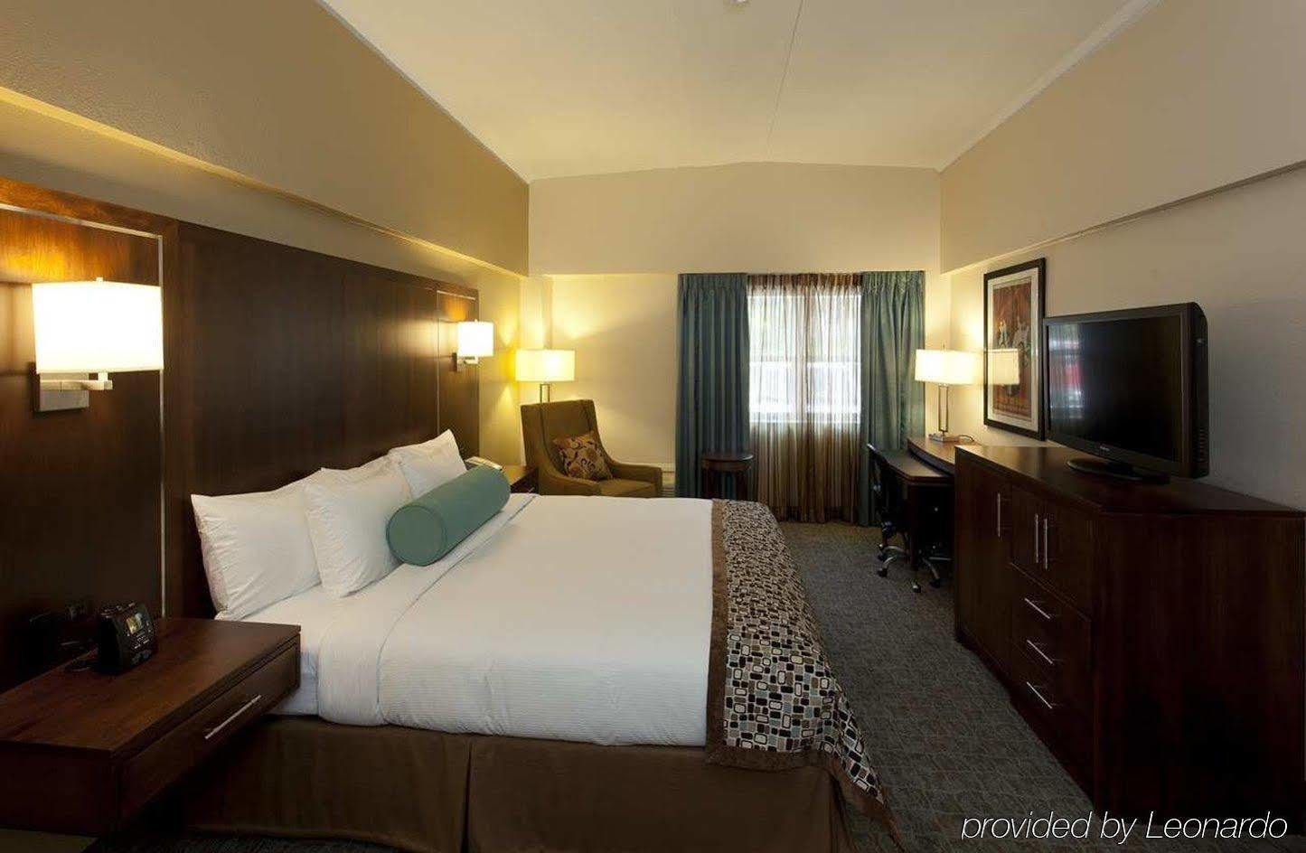 Doubletree By Hilton Cape Cod - Hyannis Hotel Exterior foto